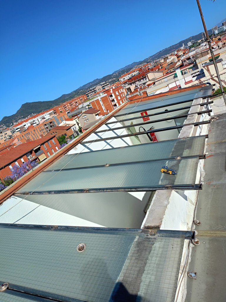 Colocación de cristales armados en claraboya