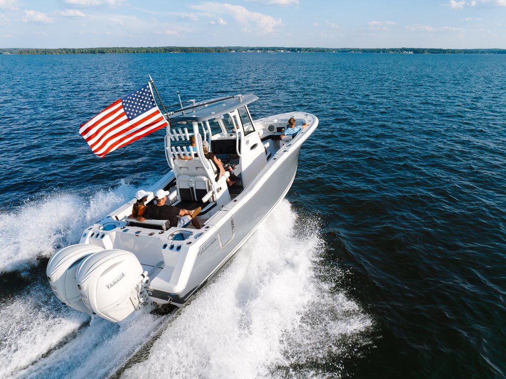Tidewater vs. Robalo: Which Center Console Boat Is Right for You?