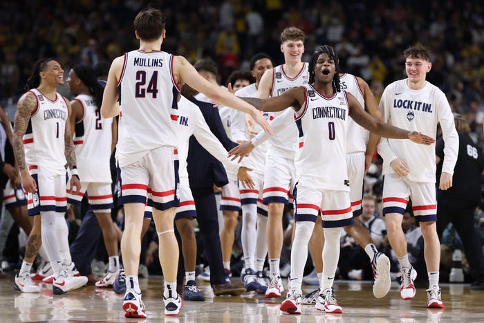 UConn Storms Into Third Title Game in Four Years, Outlasts Illinois 71-62