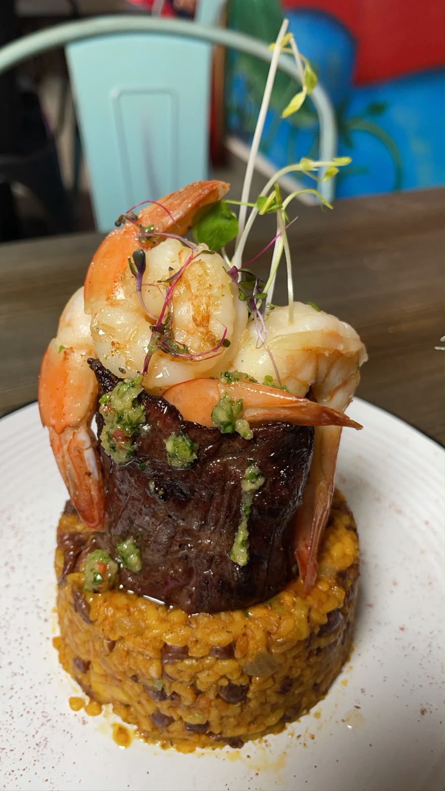 Plato de churrasco con camarones