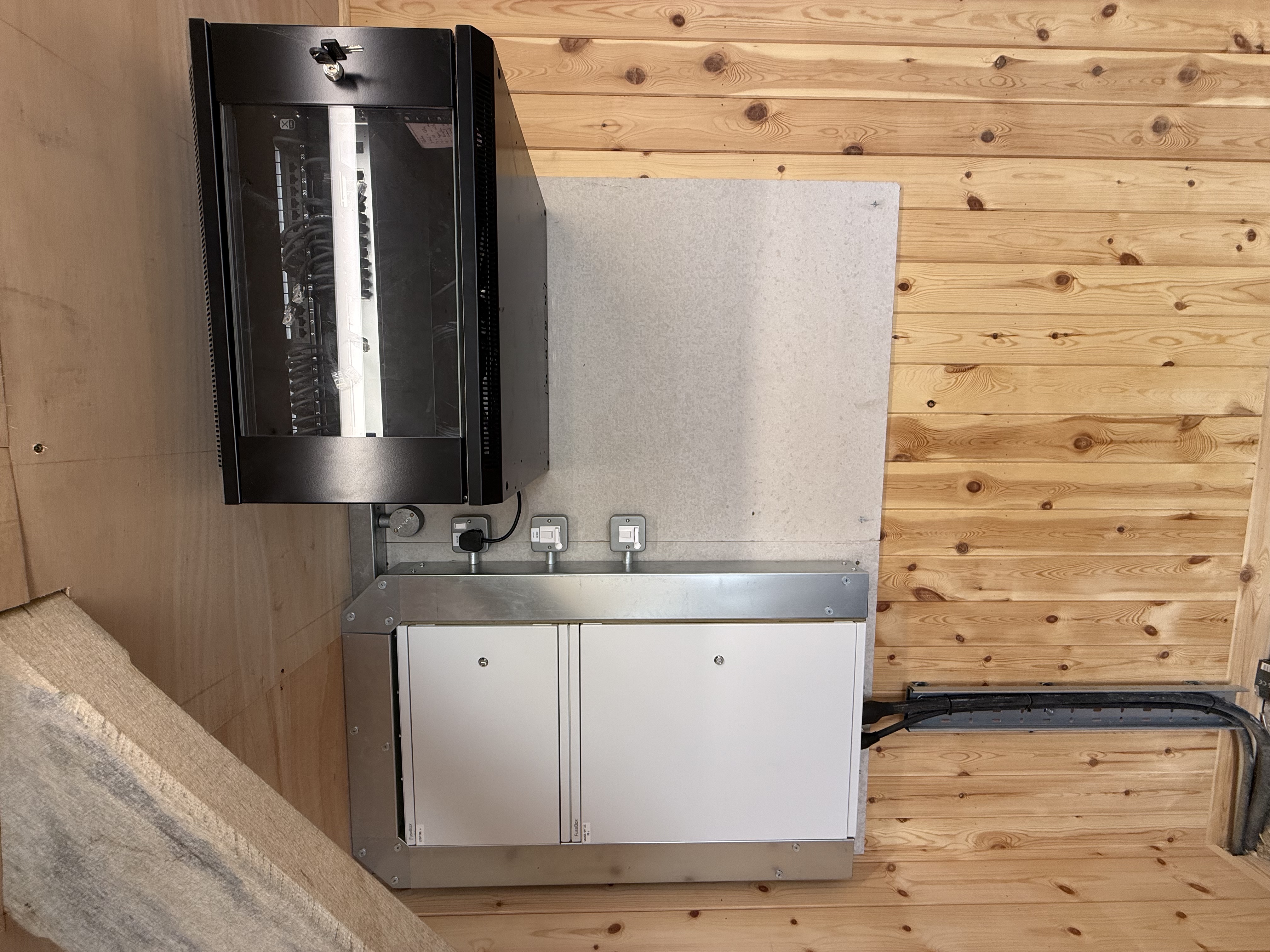 Network cabinet and sub-main distribution installation