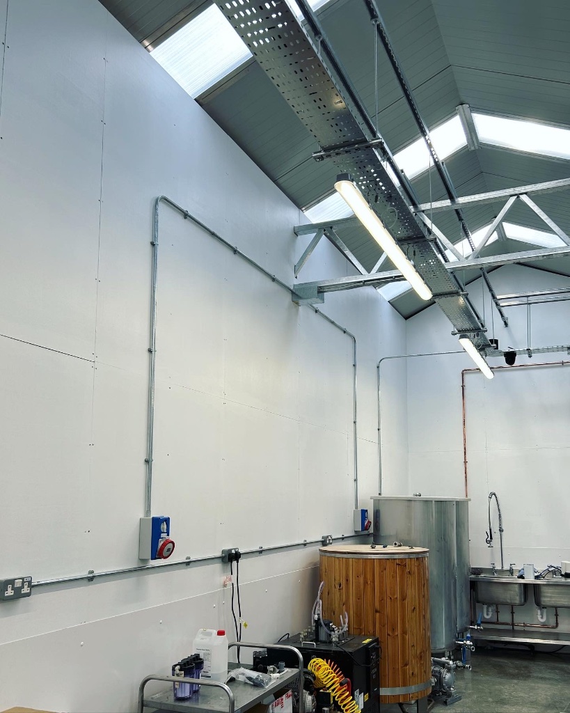 Anti-corrosive task lighting in the production area