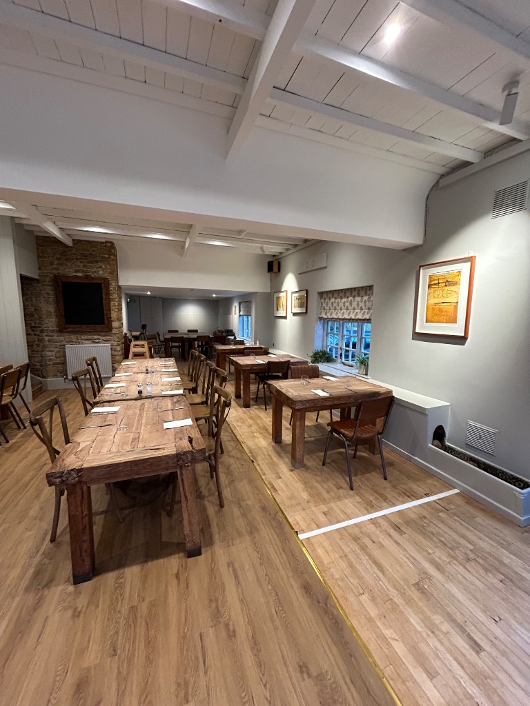 Restaurant - evening lighting scheme with angled spotlights