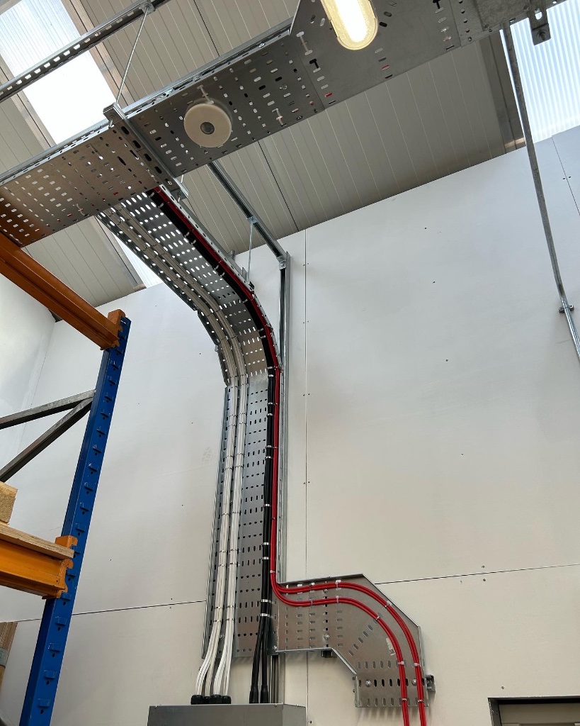Cable tray and containment installation