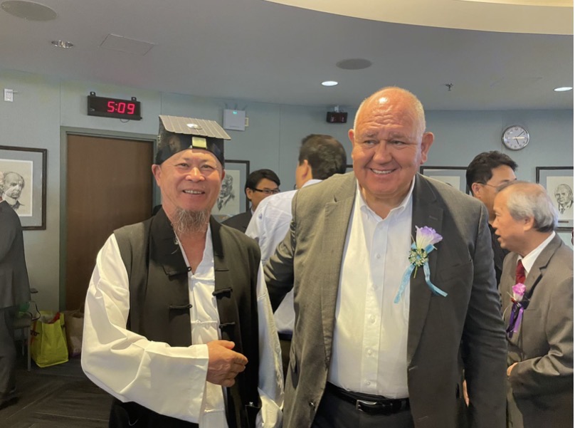 与万锦市市长合影