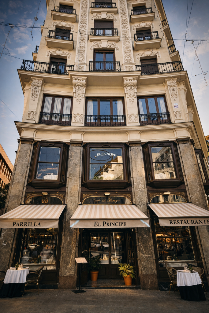 Parrilla argentina y ambiente de El Príncipe en Plaza de Canalejas, Madrid