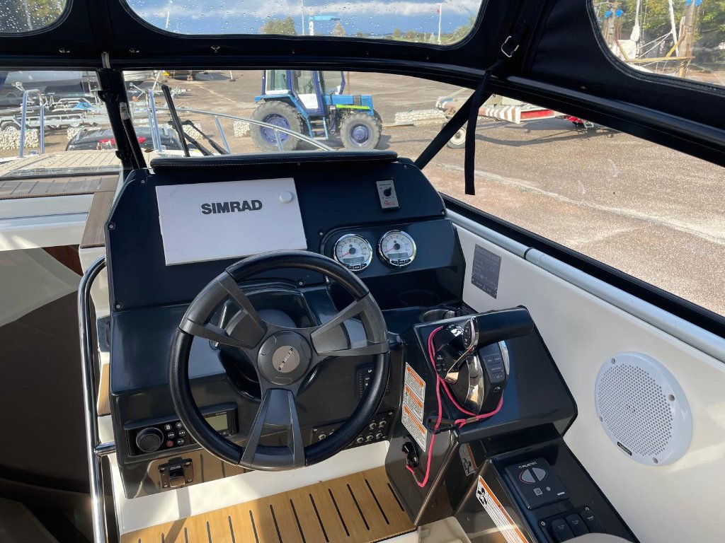 Tableau de bord SIMRAD – Bateau moteur