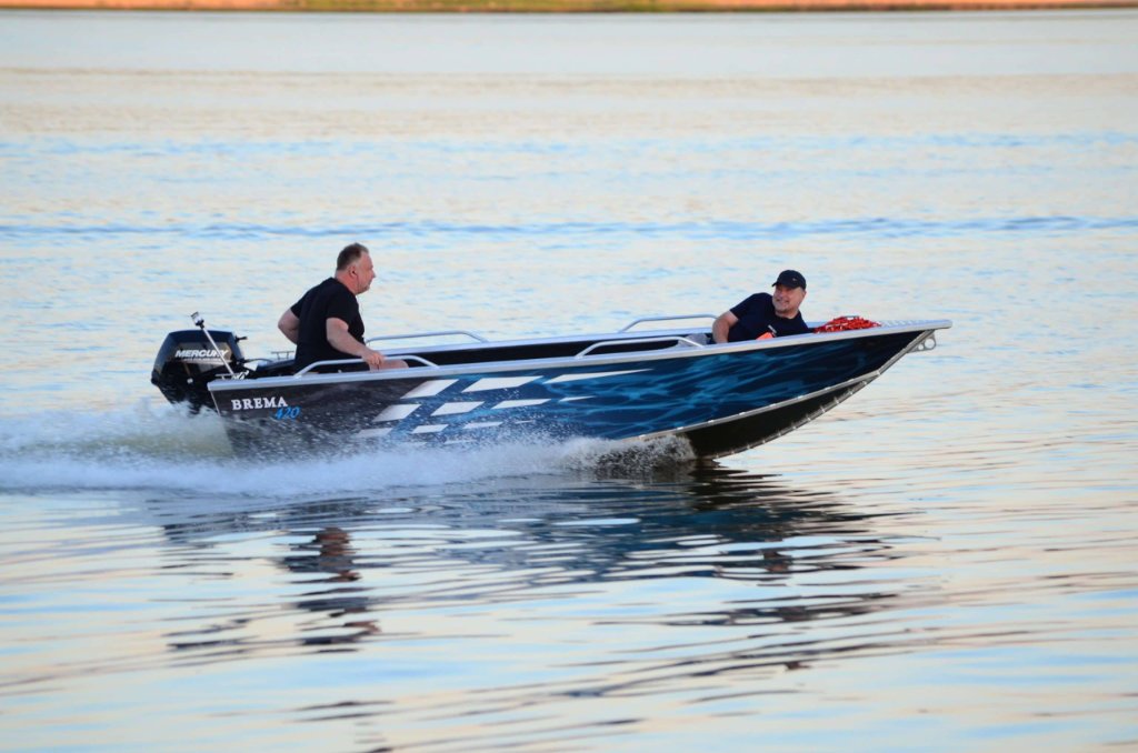 BREMA BOATS — Le contact avec la nature et la pêche