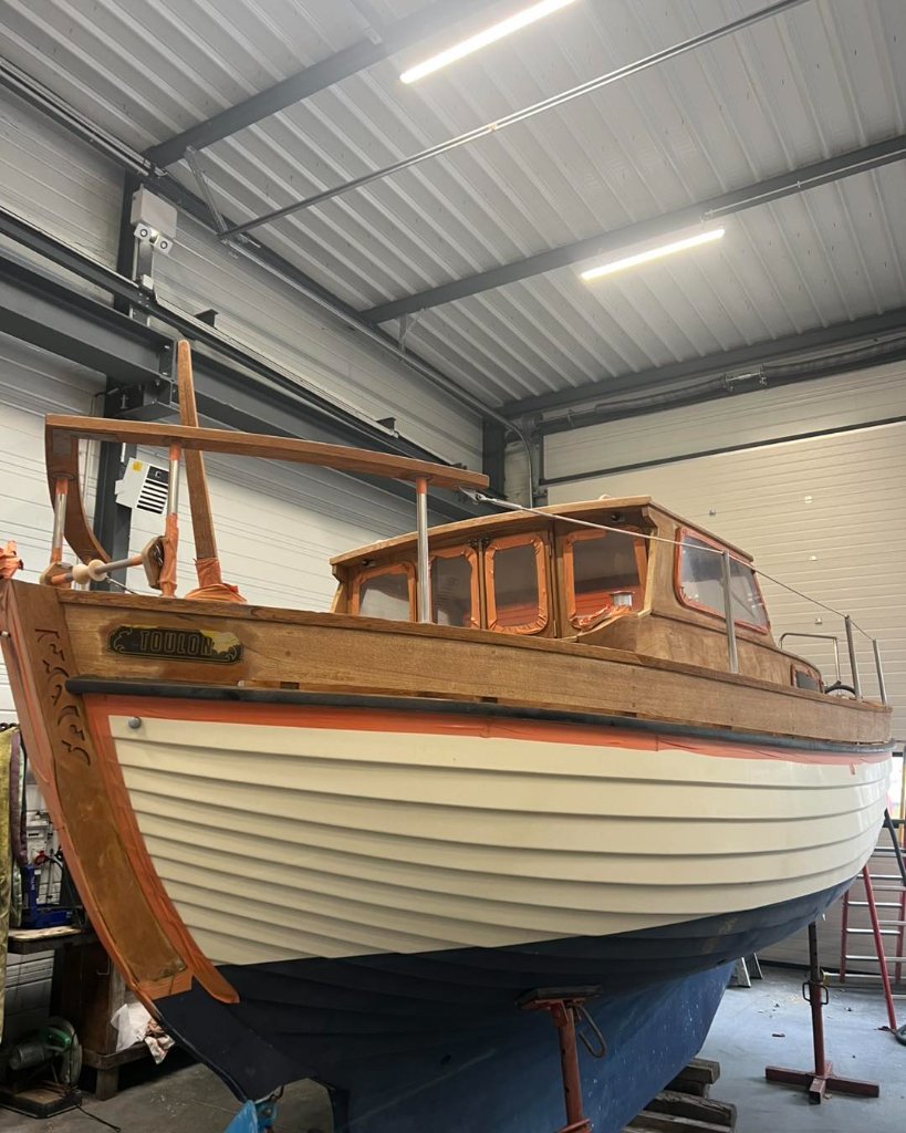 Atelier – Bateau en bois en restauration