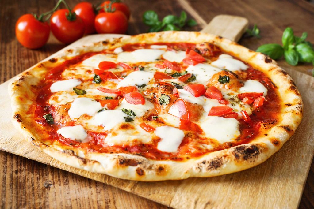 Pizza Margherita (Authentic Neapolitan Style)