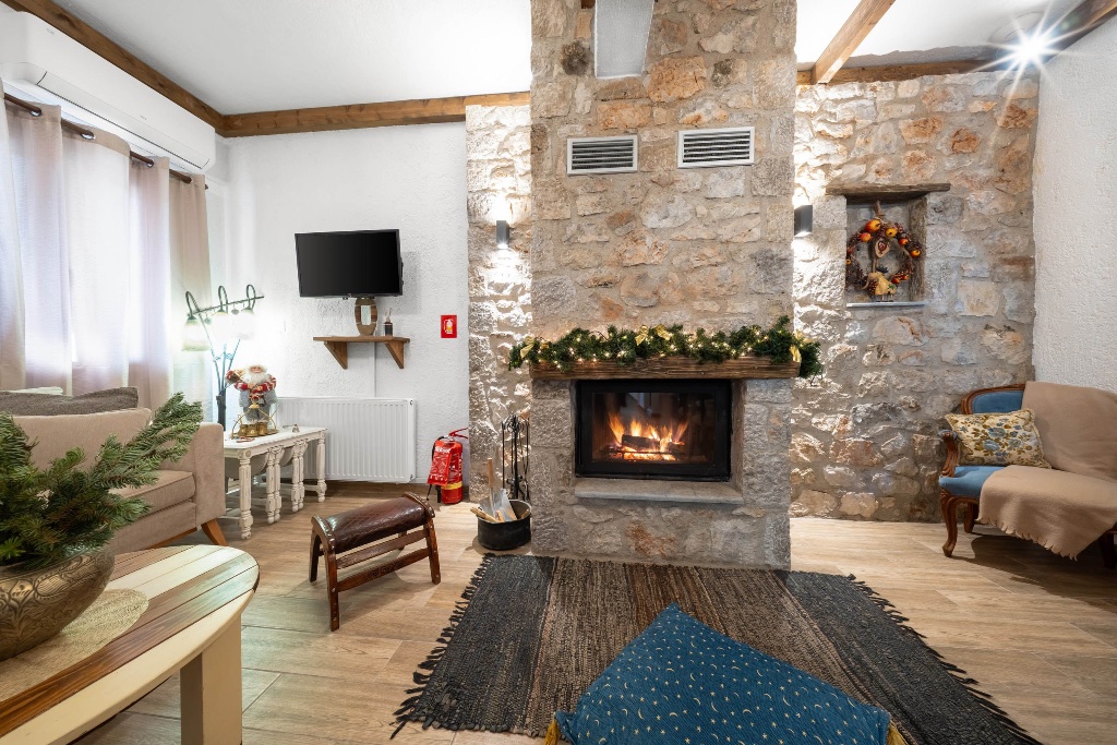 Common living area with fireplace