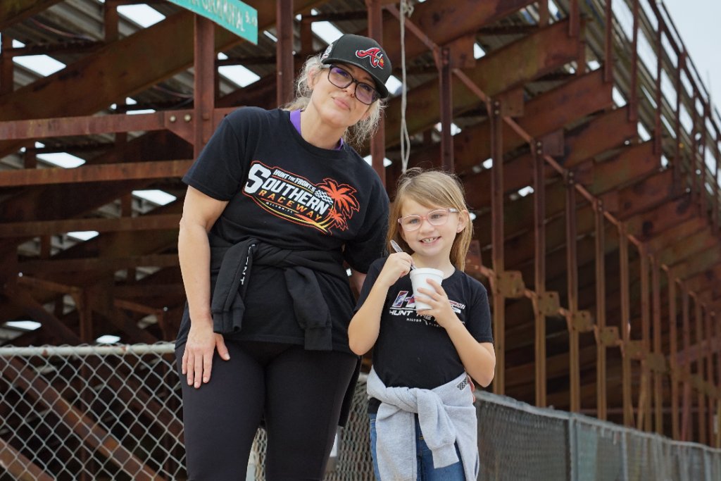 Southern Raceway fans