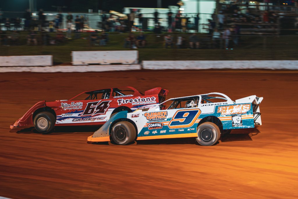 Late Model racing at Southern Raceway