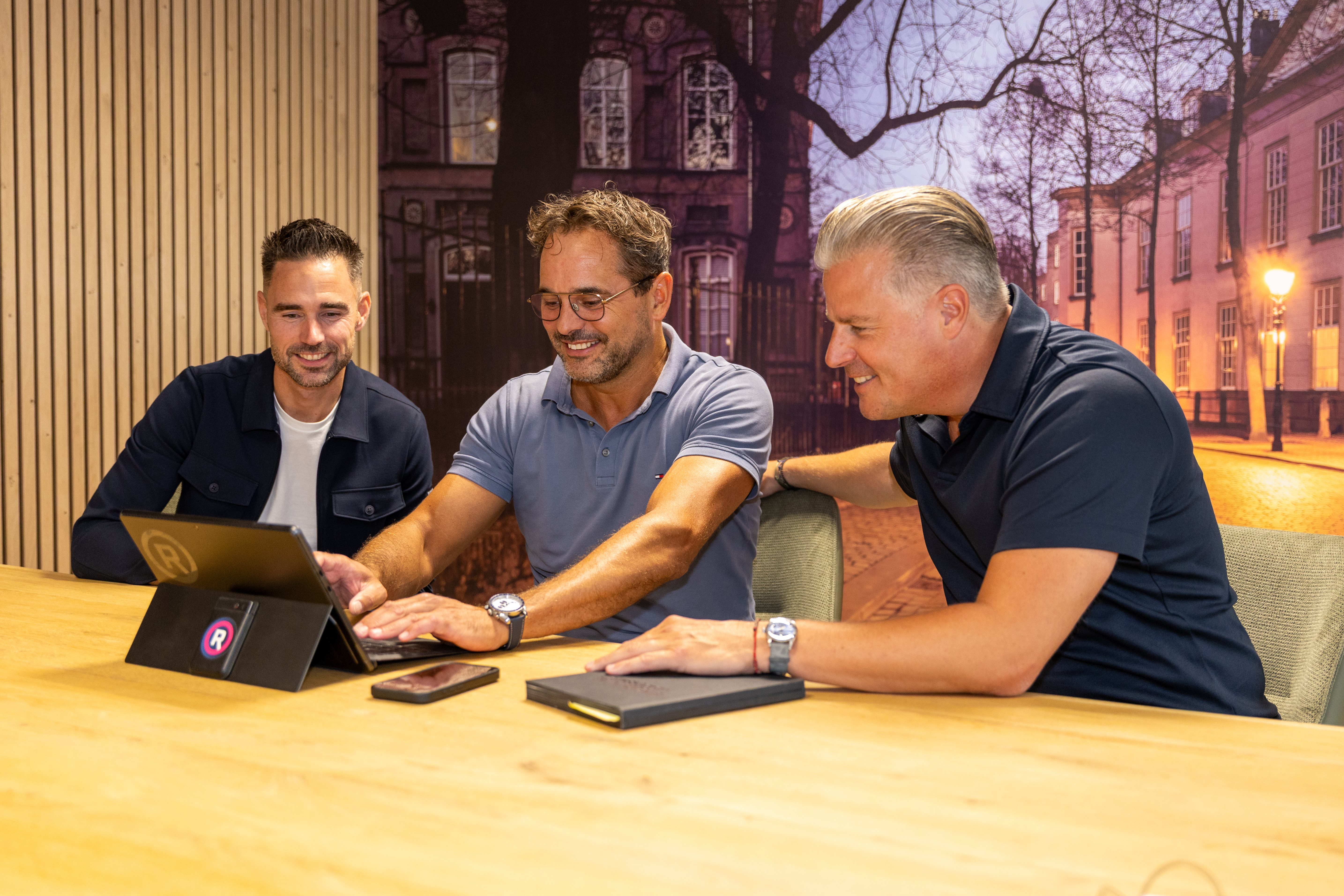 Overleg rondom de tafel bij MSD Groep