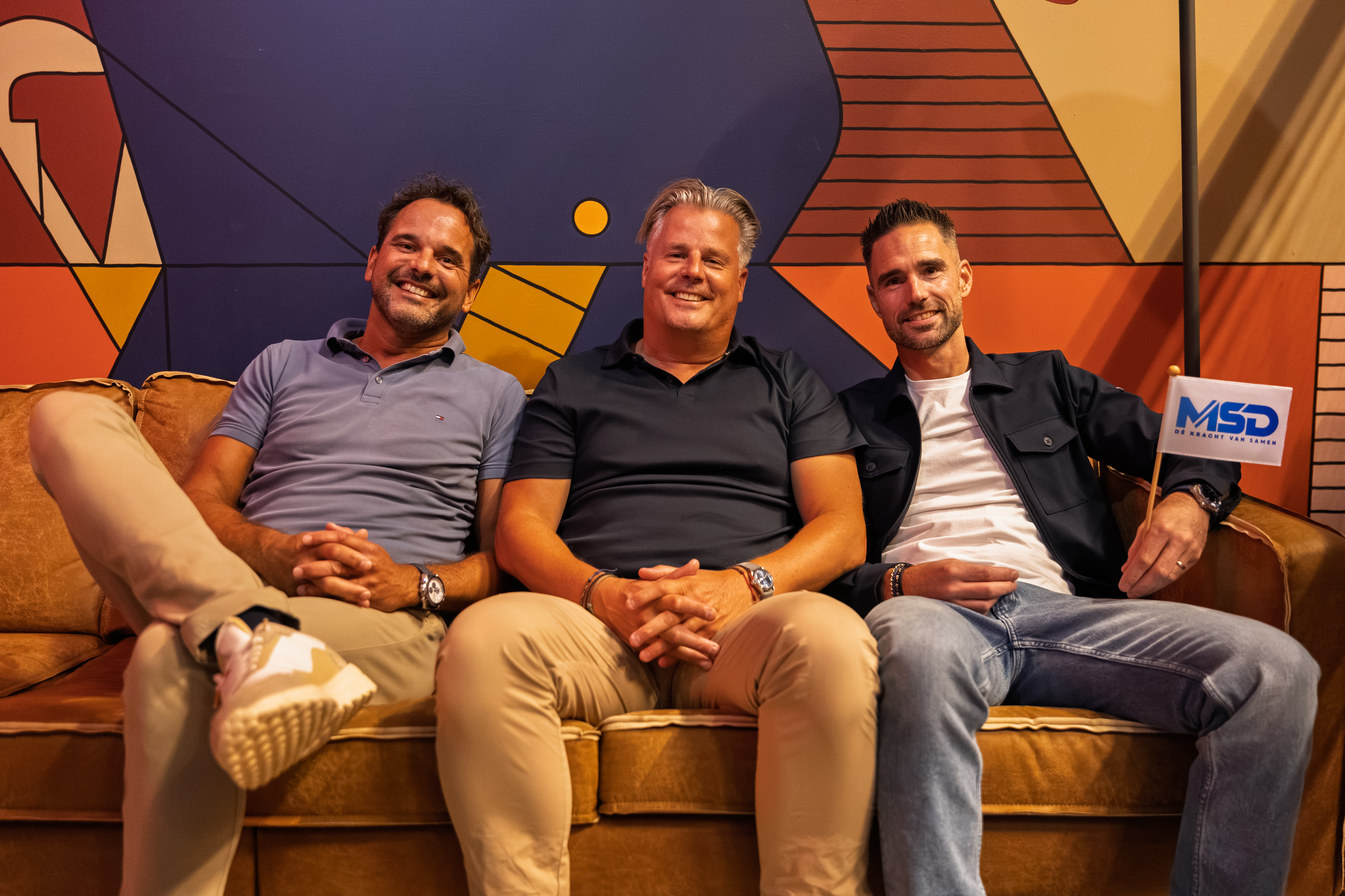 Founders van MSD Groep met de MSD-vlag