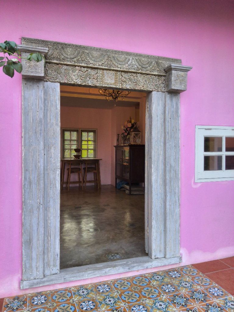 Pura Vida entrance portal