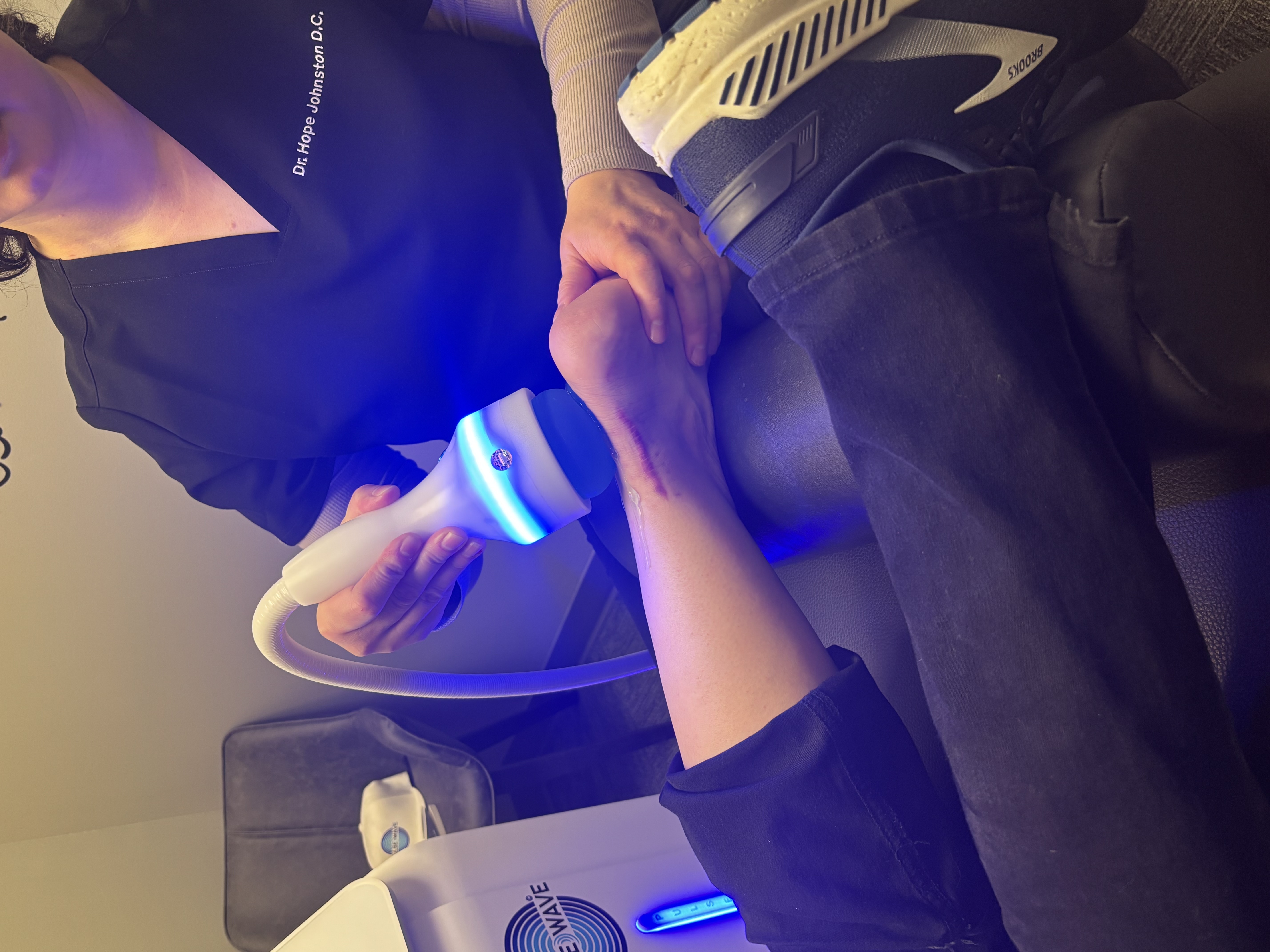 Shockwave therapy applicator treating a shoulder in West Omaha, NE
