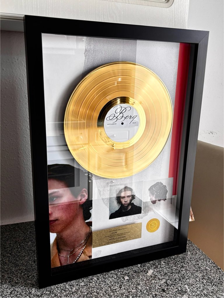 Goldene Schallplatte – Rote Flaggen (Berq)