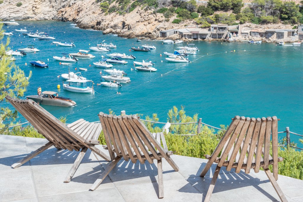 Terraza con piscina y vistas al mar