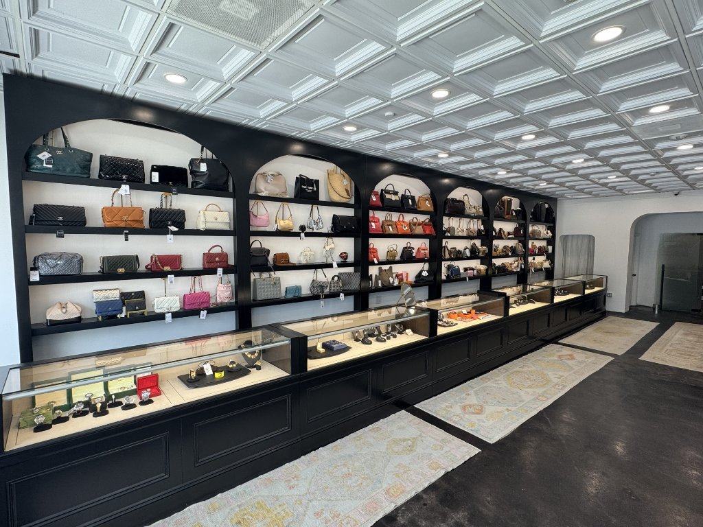 Display Wall & Showcases