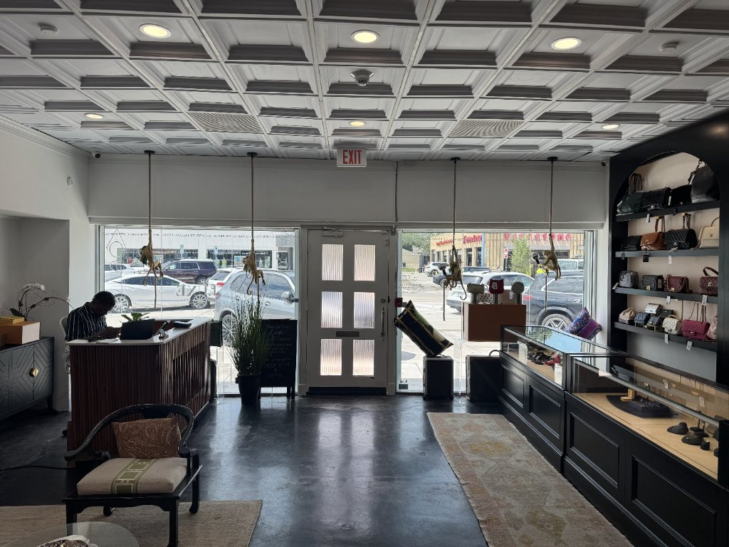 Store Entrance & Reception