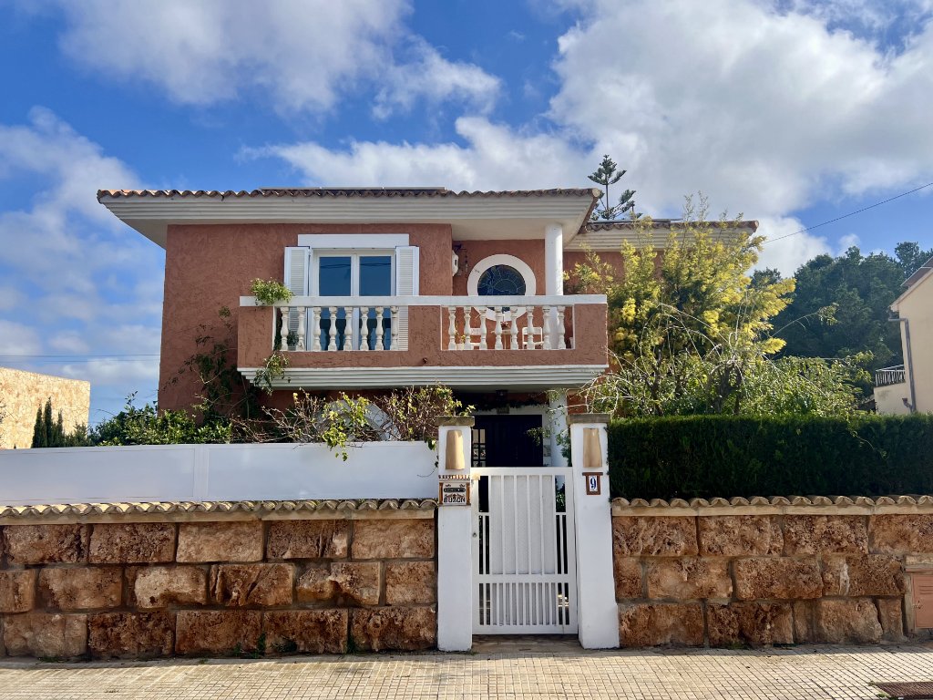 El Toro: Encantadora casa familiar en ubicación privilegiada y sostenible