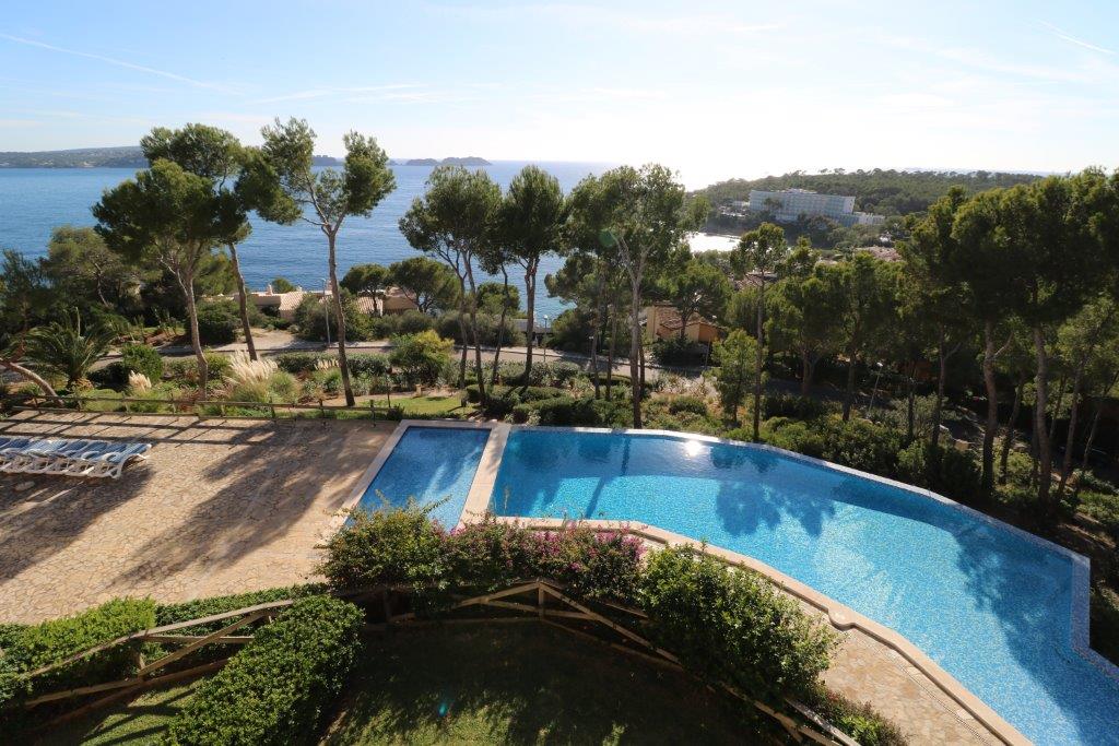 Apartamento en Cala Fornells con gran terraza