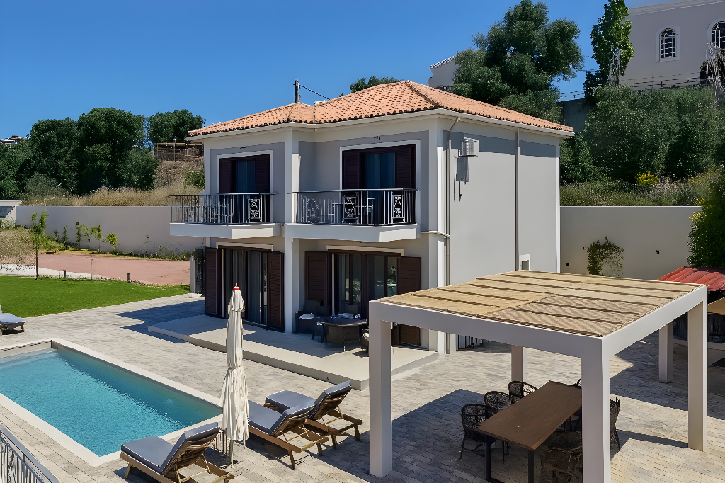 Villa Exterior & Pool