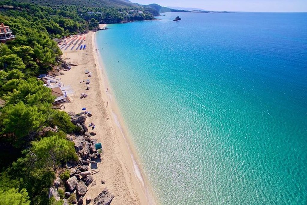 Makris Gialos Beach