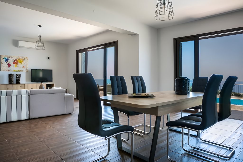 Open Plan Living & Dining