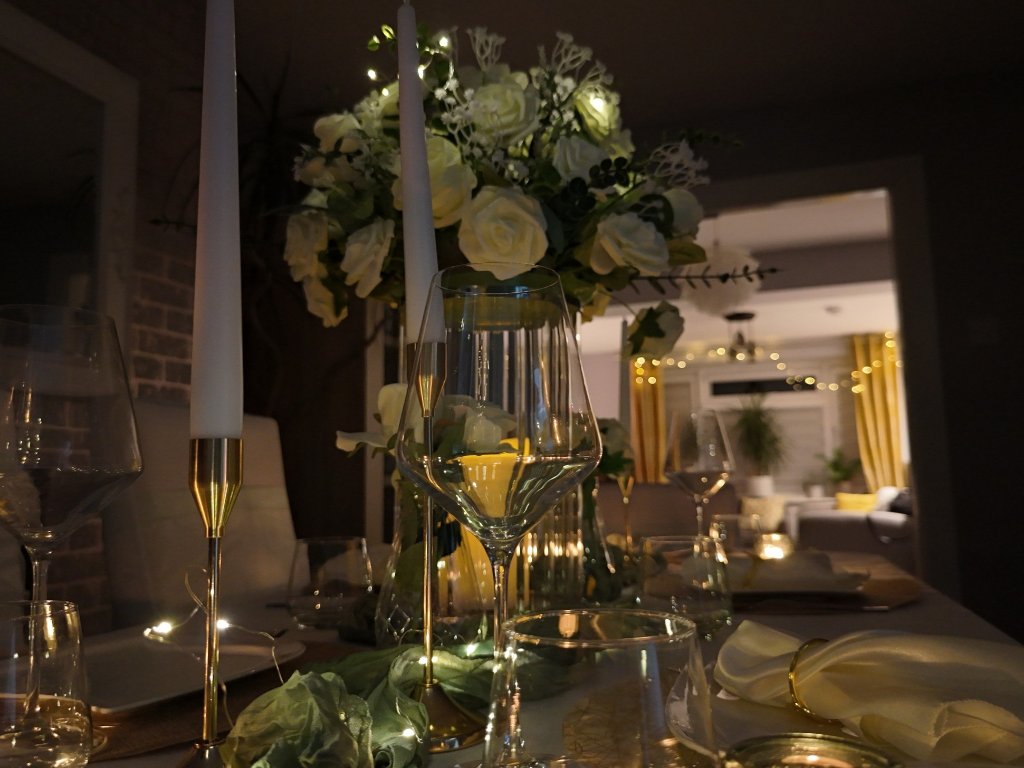 Elegant wedding table decoration by W Decor