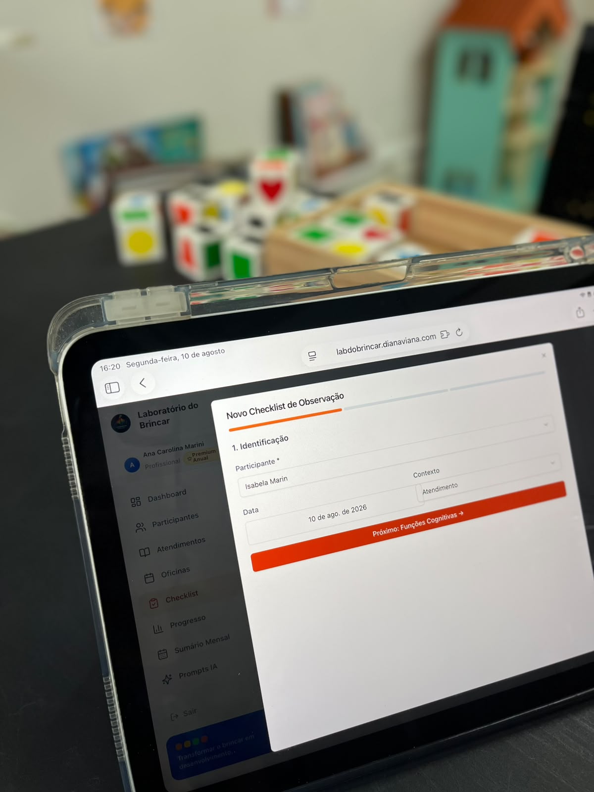 Tela de novo checklist de observação aberta no tablet, com participante e contexto de atendimento