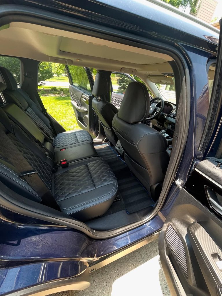 Mitsubishi Outlander Interior