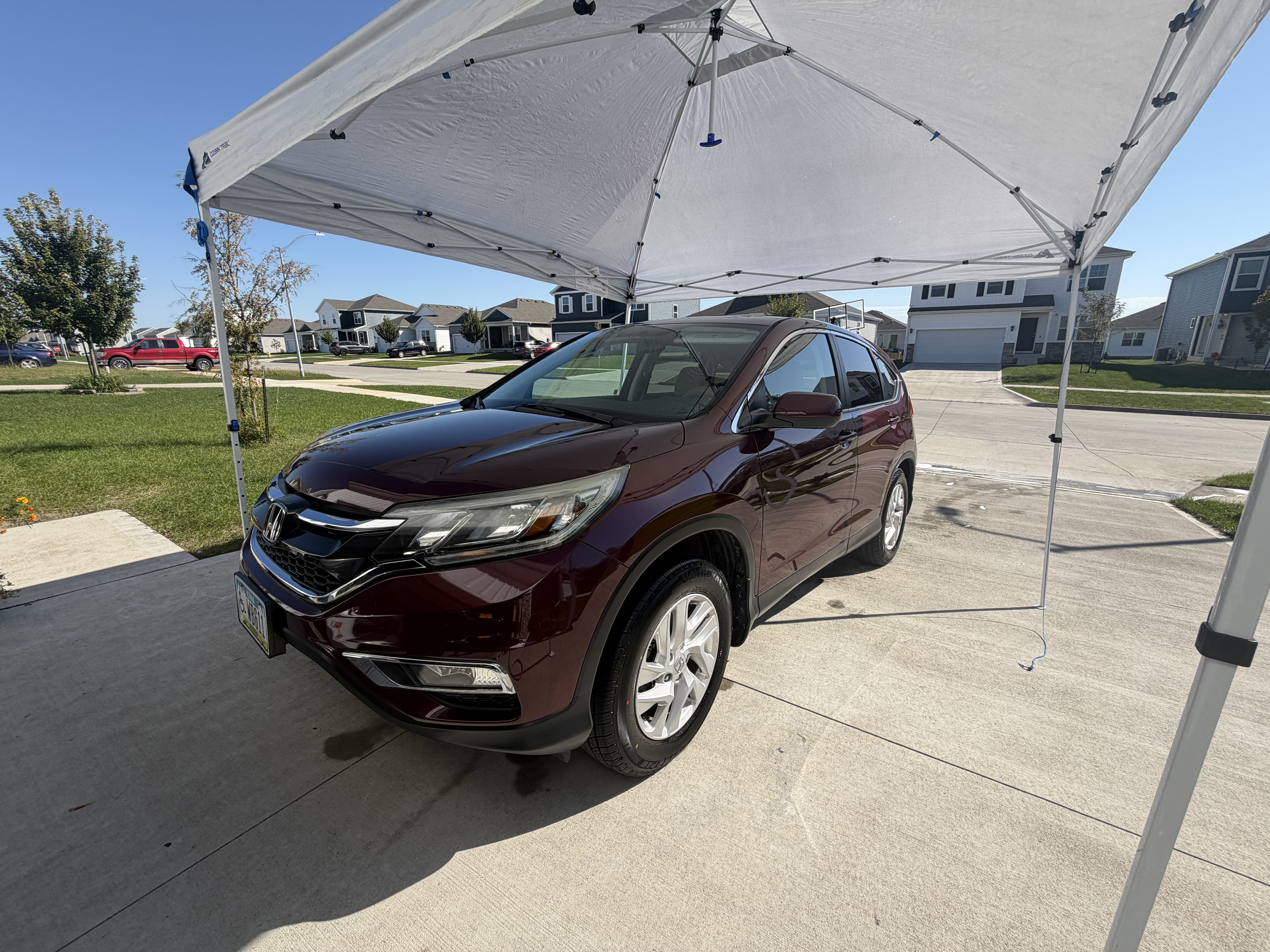 Red Honda CR-V — Exterior