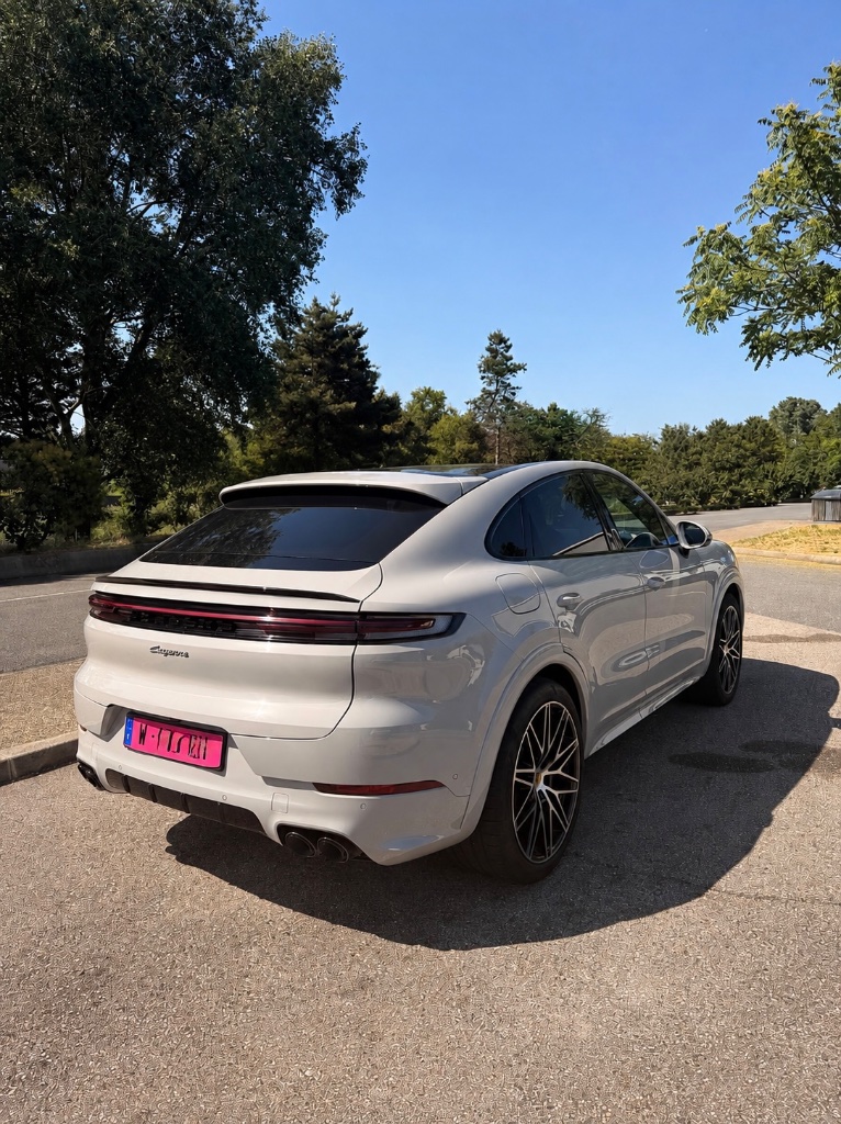 Porsche Cayenne Coupé Hybrid - convoyage automobile Marseille → Lyon - CAROVIA