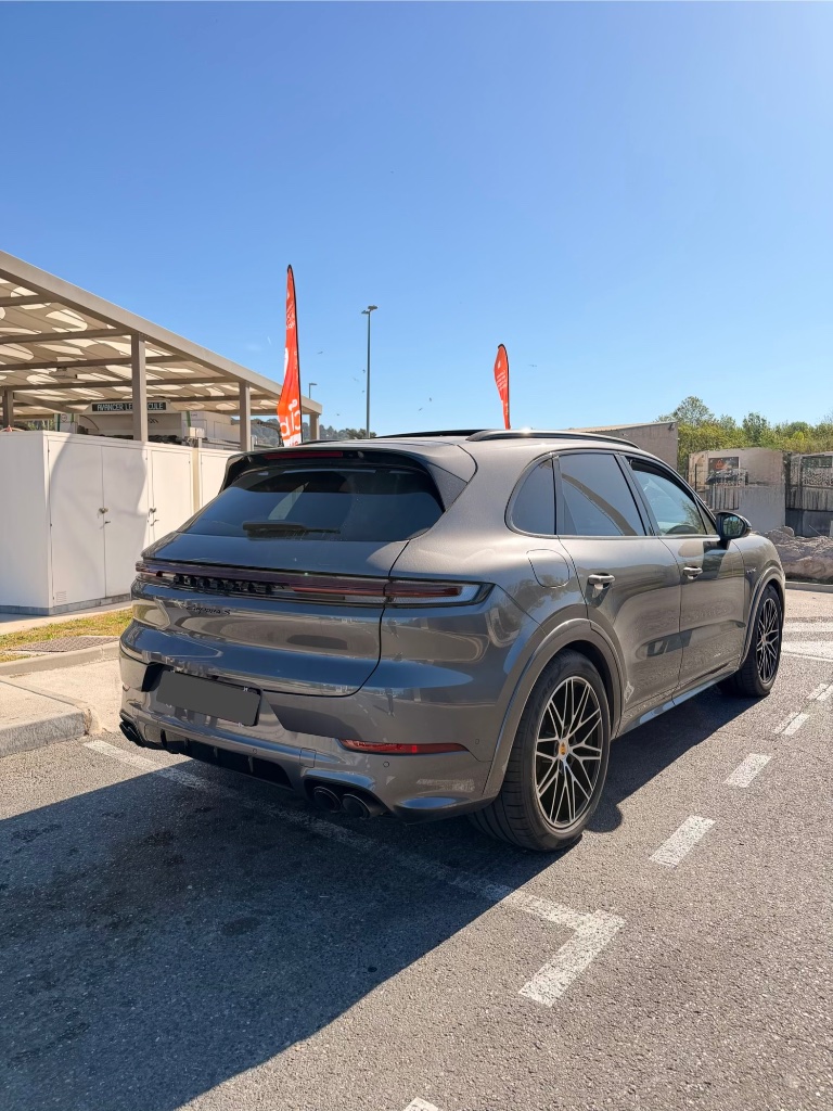 CAROVIA - Porsche Cayenne