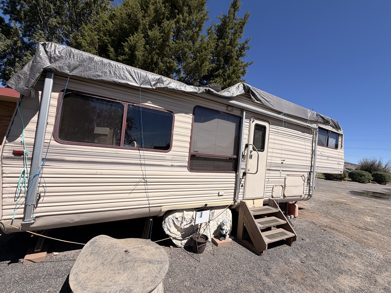 1988 Camper RV exterior