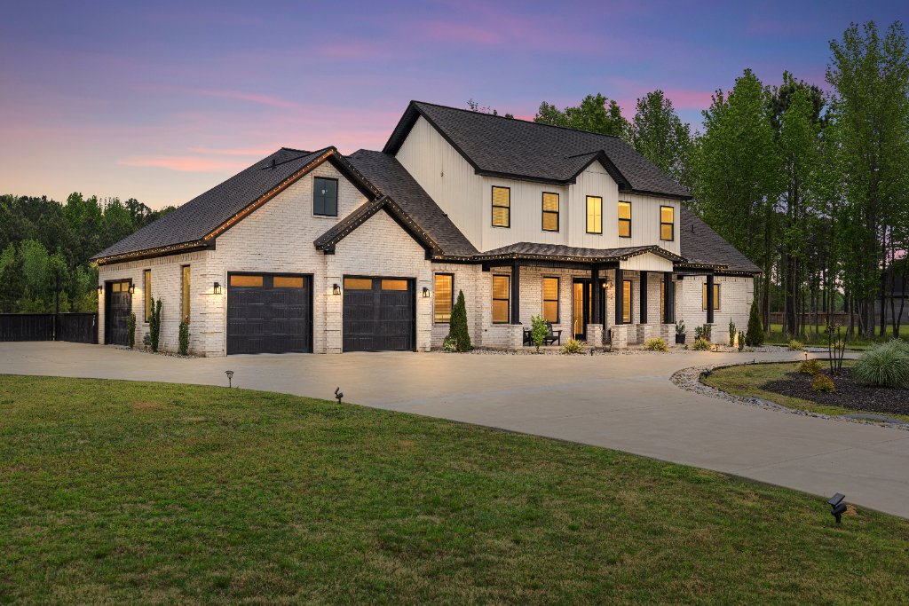 Real estate photography by Ino Imagery — Twilight Exterior