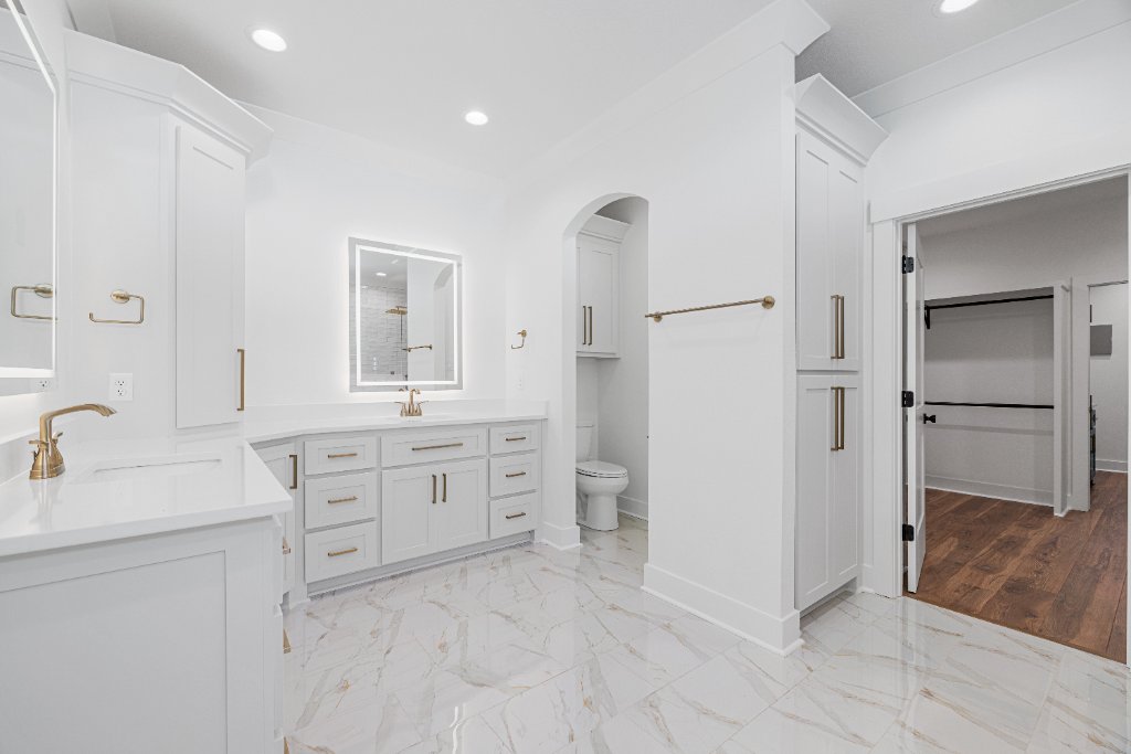 Real estate photography by Ino Imagery — Gold Pendants & Wood Island