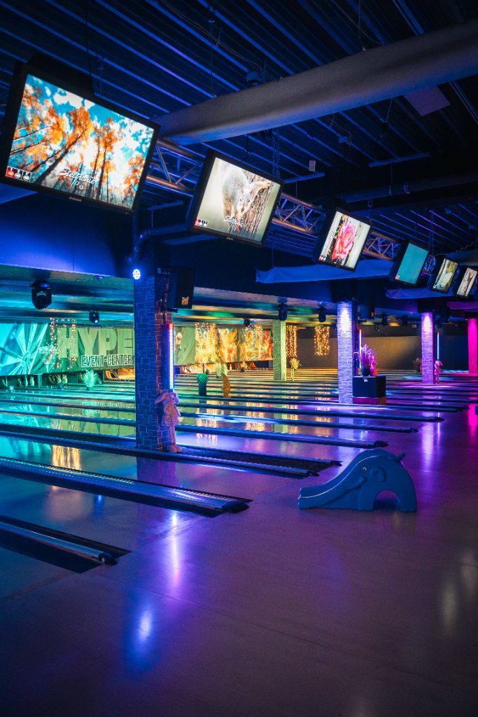 Bowling Bahnen mit Schwarzlicht im Hyper Event Center Alsdorf