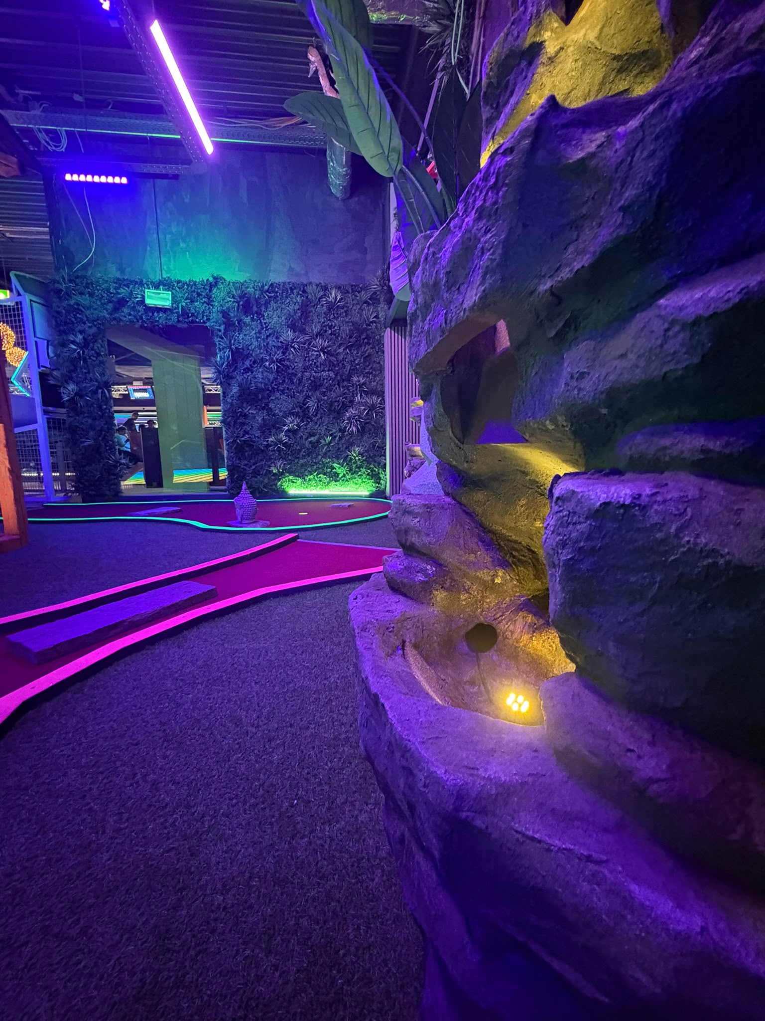 Felsformation an den Adventure-Golf-Bahnen in Alsdorf