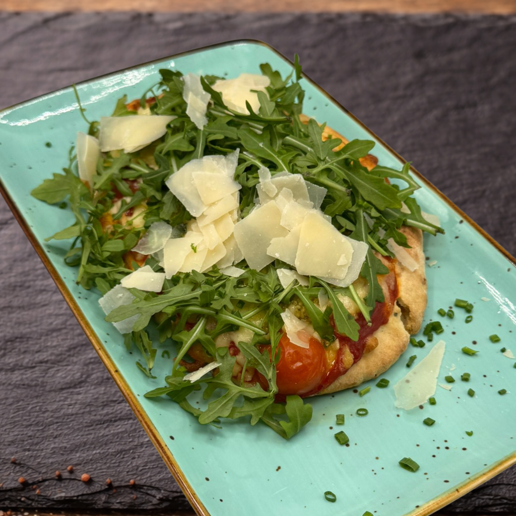 Pinsa Caprese – Vorspeisen im Restaurant Der Pirat Erkelenz