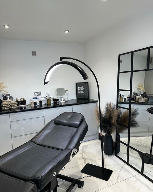 Beauty Room - Lashes & Brows