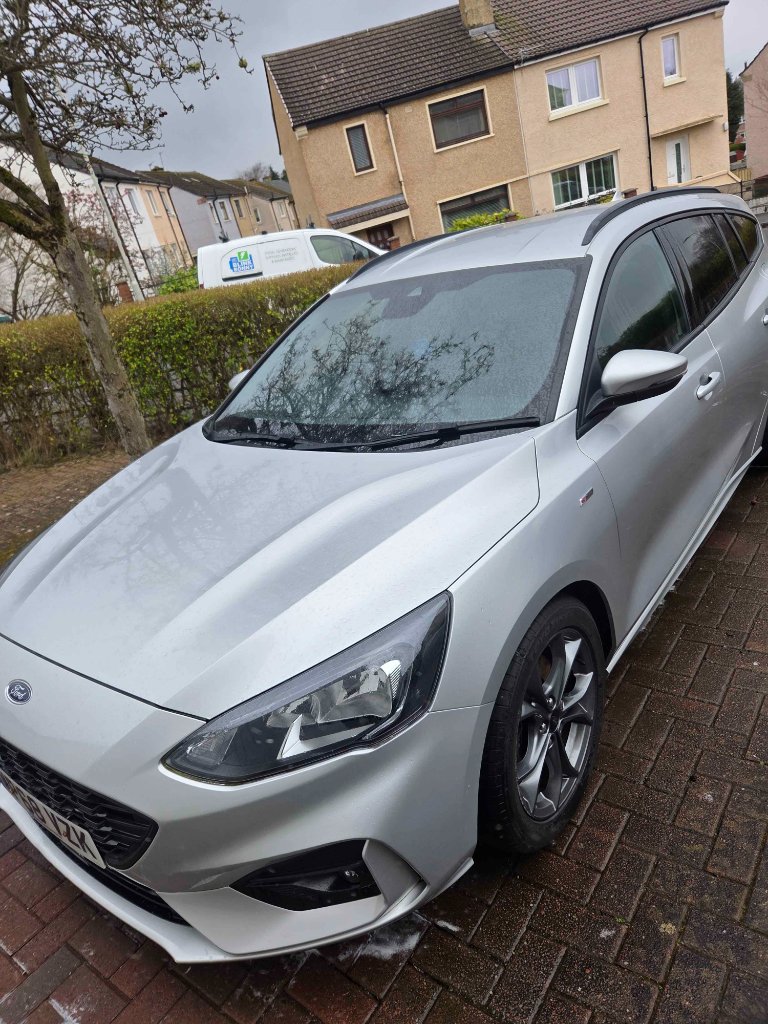 Ford Focus Estate — full exterior