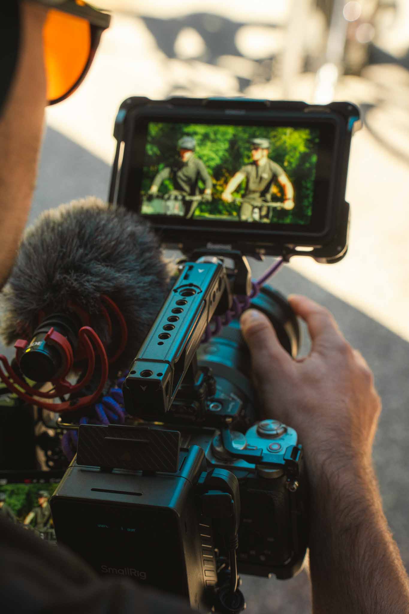 Photographe et vidéaste en action lors d'un séminaire d'entreprise