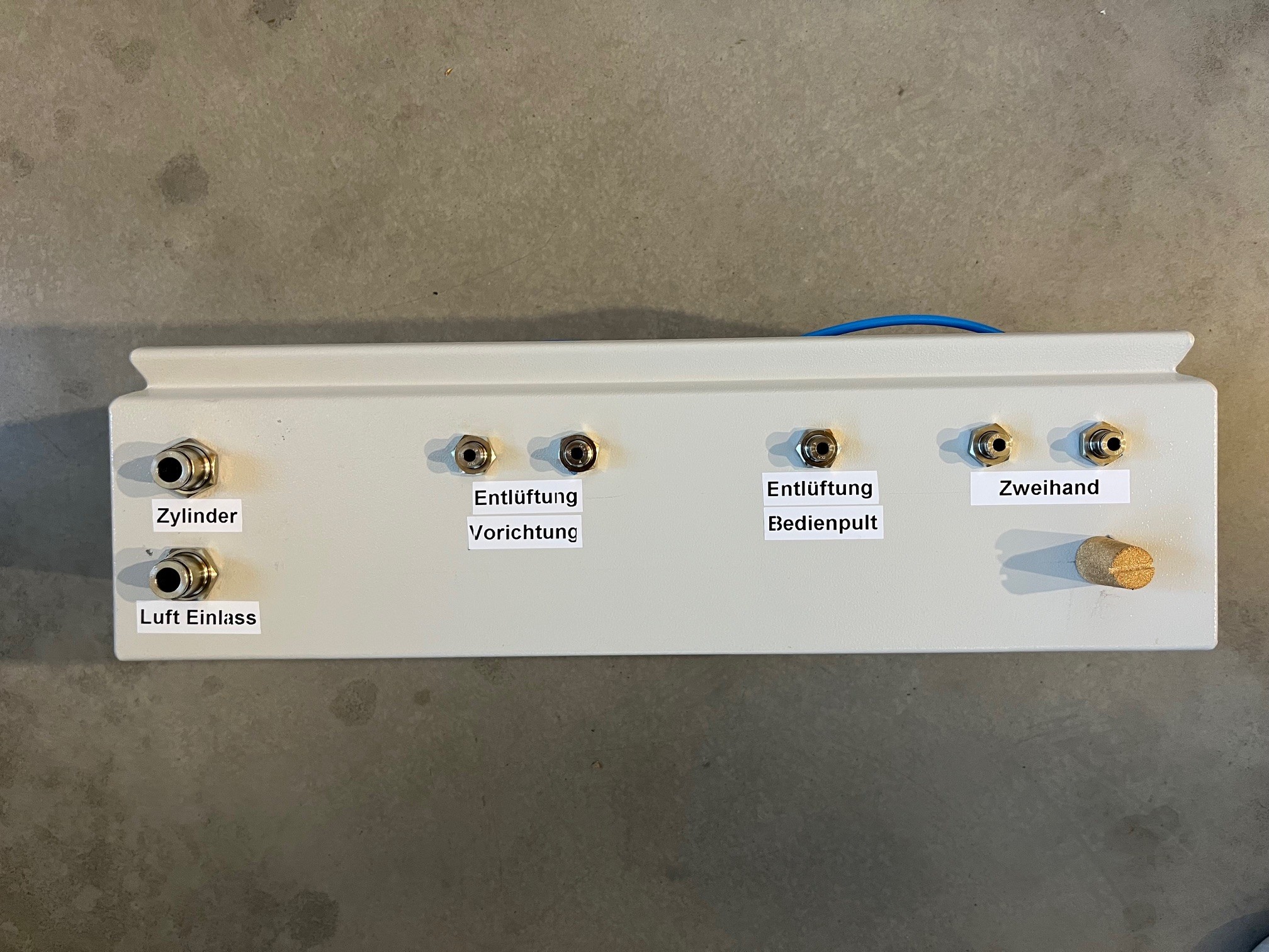 Control cabinet with two-hand control and connection panel