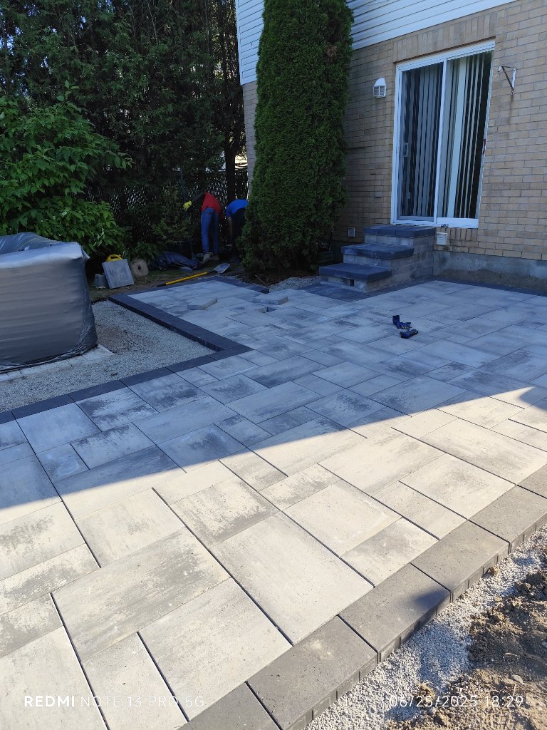 Après patio dalle grise moderne spa Outaouais