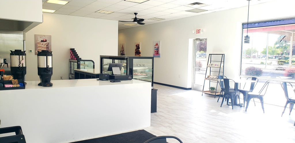 Nani's Bakery storefront