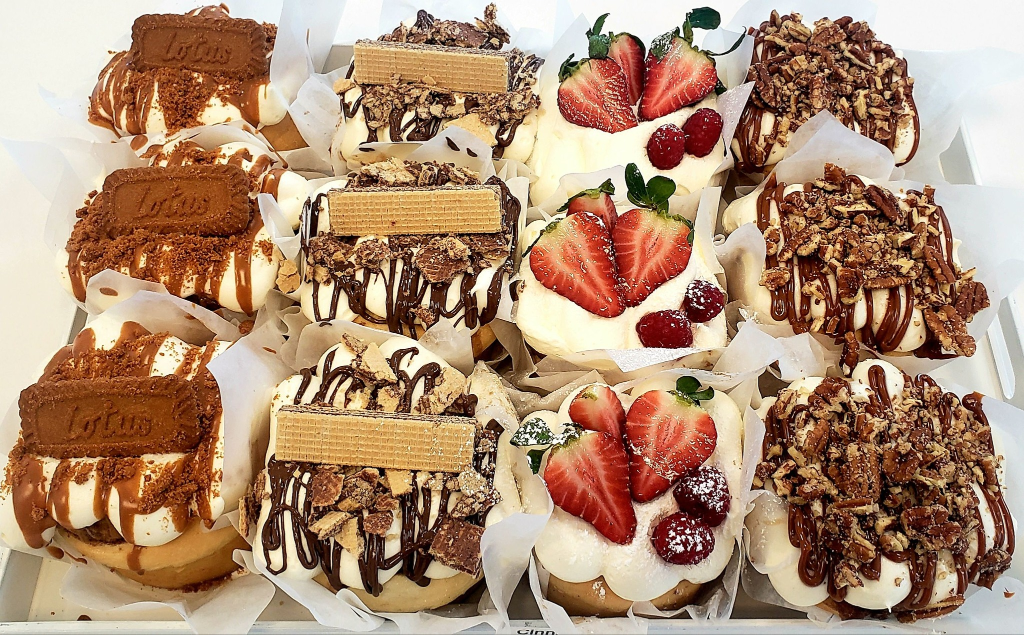 Nanis Bakery storefront