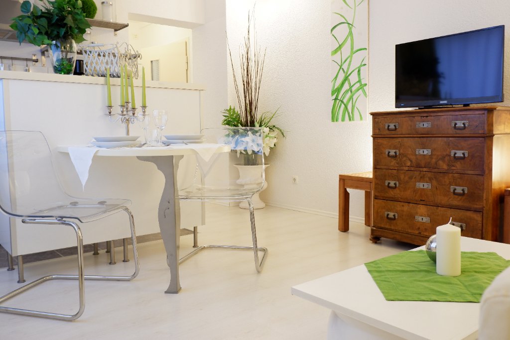 Wohnzimmer mit Esstisch